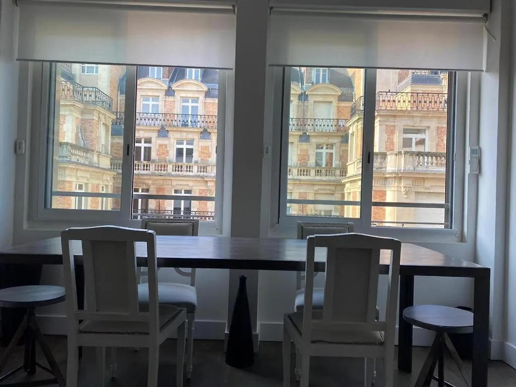 Apartment Appartement Spacieux Et Cosy Champs Elysees Arc De Triomphe Paris